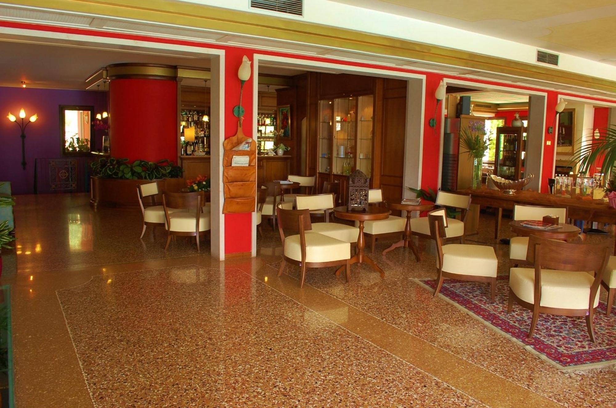 Villa Madrina Lovely And Dynamic Hotel Garda  Kültér fotó